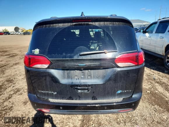✅ 2020 Chrysler Pacifica Hybrid Limited • VIN: 2C4RC1N72LR235908 • Лот: 84653875. Опубликован ранее на Copart с пробегом 53 113 миль. Бесплатный доступ к архиву аукционных продаж из США и подробный отчёт об истории автомобиля на DreamBid. Изображение 6.