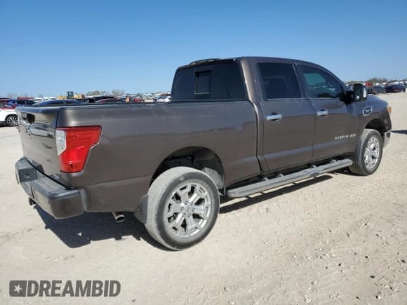 ✅ 2017 Nissan Titan SV • VIN: 1N6AA1F28HN551630 • Лот: 87104504. Опубликован ранее на Copart с пробегом 136 518 миль. Бесплатный доступ к архиву аукционных продаж из США и подробный отчёт об истории автомобиля на DreamBid. Изображение 3.