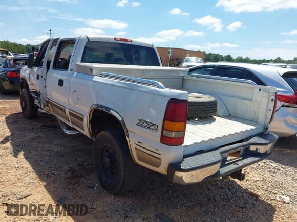 ✅ 2001 Chevrolet Silverado 2500HD LT3 • VIN: 1GCHK23G21F124089 • Lot: 42844708. Wystawiony na IAAI z przebiegiem 216 232 mil. Bezpłatny archiwum sprzedaży aukcyjnych z USA i szczegółowy raport historii pojazdu na DreamBid. Zdjęcie 3.