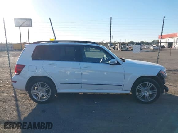 ✅ 2015 Mercedes-Benz GLK 350 • VIN: WDCGG8JB6FG403404 • Лот: 43531918. Опубликован ранее на IAAI с пробегом 127 466 миль. Бесплатный доступ к архиву аукционных продаж из США и подробный отчёт об истории автомобиля на DreamBid. Изображение 14.