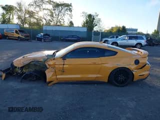 ✅ 2022 Ford Mustang GT Premium • VIN: 1FA6P8CF0N5116822 • Lot: 43471830. Wystawiony na IAAI z przebiegiem 18 008 mil. Bezpłatny archiwum sprzedaży aukcyjnych z USA i szczegółowy raport historii pojazdu na DreamBid. Zdjęcie 6.
