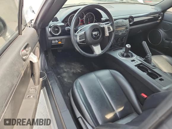 ✅ 2007 Mazda MX-5 Miata Grand Touring • VIN: JM1NC26F670136454 • Лот: 71676095. Опубликован ранее на Copart с пробегом 51 246 миль. Бесплатный доступ к архиву аукционных продаж из США и подробный отчёт об истории автомобиля на DreamBid. Изображение 8.