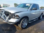 ✅ 2009 Dodge 1500 SLT • VIN: 1D3HB18P99S812135 • Lot: 42036893. Wystawiony na IAAI z przebiegiem 405 152 mil. Bezpłatny archiwum sprzedaży aukcyjnych z USA i szczegółowy raport historii pojazdu na DreamBid. Zdjęcie 2.