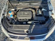 ✅ 2017 Volkswagen Passat R-Line • VIN: 1VWDT7A3XHC082630 • Lot: 89800805. Wystawiony na Copart z przebiegiem 117 057 mil. Bezpłatny archiwum sprzedaży aukcyjnych z USA i szczegółowy raport historii pojazdu na DreamBid. Zdjęcie 11.