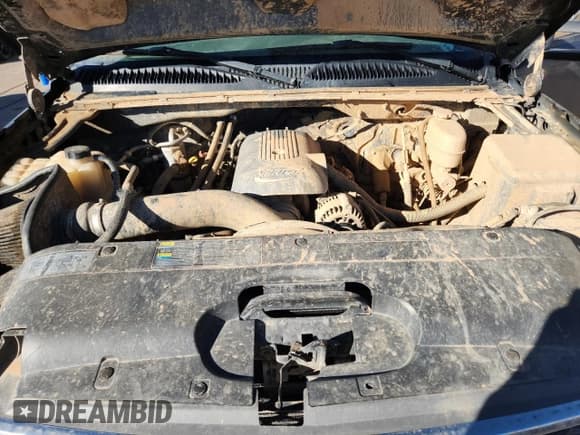 ✅ 2005 Chevrolet Silverado 2500HD LS • VIN: 1GCHK23U75F855712 • Lot: 84422595. Wystawiony na Copart z przebiegiem 100 385 mil. Bezpłatny archiwum sprzedaży aukcyjnych z USA i szczegółowy raport historii pojazdu na DreamBid. Zdjęcie 11.