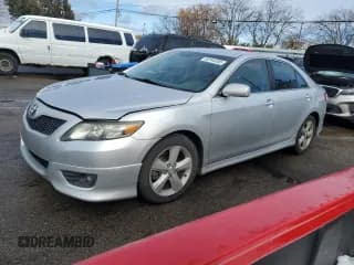 ✅ 2010 Toyota Camry LE • VIN: 4T1BF3EK1AU087139 • Lot: 92545385. Wystawiony na Copart z przebiegiem 175 498 mil. Bezpłatny archiwum sprzedaży aukcyjnych z USA i szczegółowy raport historii pojazdu na DreamBid. Zdjęcie 1.
