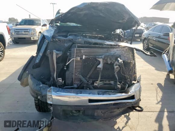 ✅ 2007 Chevrolet Silverado 2500HD 1LT • VIN: 1GCHK23687F560820 • Lot: 68724555. Wystawiony na Copart z przebiegiem Nie podano. Bezpłatny archiwum sprzedaży aukcyjnych z USA i szczegółowy raport historii pojazdu na DreamBid. Zdjęcie 5.