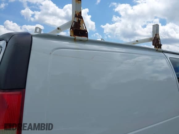 ✅ 2016 Chevrolet Express Cargo • VIN: 1GCWGAFF8G1249934 • Lot: 42457767. Wystawiony na IAAI z przebiegiem 252 991 mil. Bezpłatny archiwum sprzedaży aukcyjnych z USA i szczegółowy raport historii pojazdu na DreamBid. Zdjęcie 20.