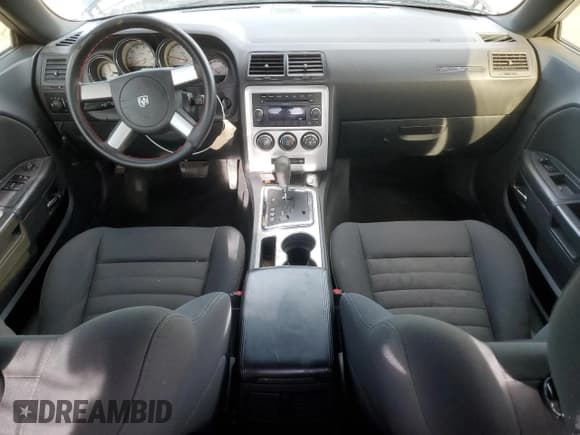 ✅ 2010 Dodge Challenger SE • VIN: 2B3CJ4DV1AH272806 • Lot: 41700415. Wystawiony na Copart z przebiegiem 220 026 mil. Bezpłatny archiwum sprzedaży aukcyjnych z USA i szczegółowy raport historii pojazdu na DreamBid. Zdjęcie 8.