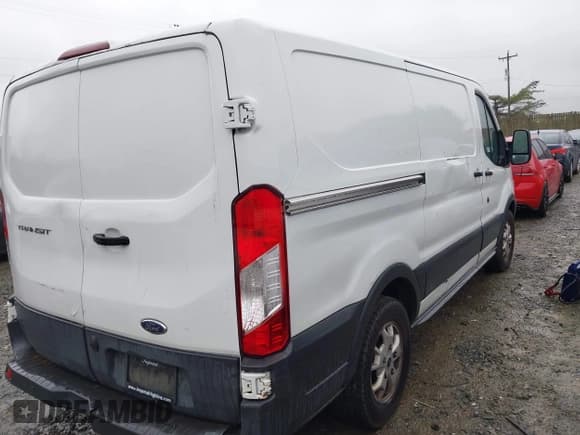 ✅ 2016 Ford Transit Cargo • VIN: 1FTYE1YM2GKB40180 • Lot: 43752890. Wystawiony na IAAI z przebiegiem 151 746 mil. Bezpłatny archiwum sprzedaży aukcyjnych z USA i szczegółowy raport historii pojazdu na DreamBid. Zdjęcie 4.