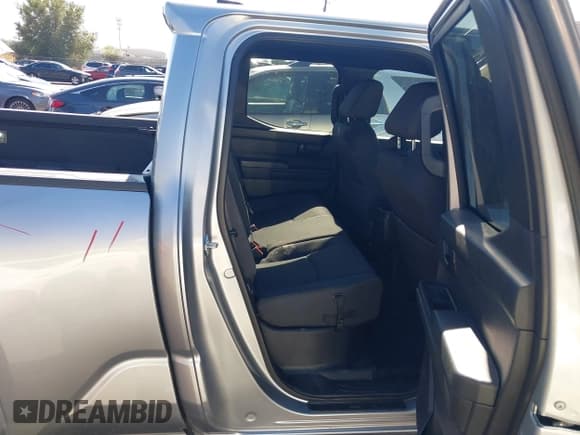 ✅ 2025 Toyota Tacoma SR5 • VIN: 3TMLB5JNXSM119298 • Lot: 43345761. Wystawiony na IAAI z przebiegiem 6 252 mil. Bezpłatny archiwum sprzedaży aukcyjnych z USA i szczegółowy raport historii pojazdu na DreamBid. Zdjęcie 8.