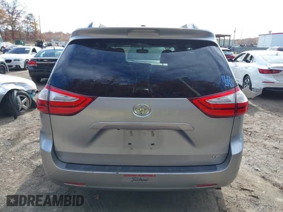 ✅ 2017 Toyota Sienna LE • VIN: 5TDKZ3DC3HS833935 • Lot: 43592951. Listed on IAAI with 97,688 mi. Free auction sales archive from the USA and detailed vehicle history report at DreamBid. Image 16.