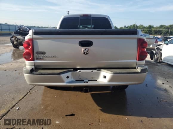 ✅ 2008 Dodge Dakota • VIN: 1D7HW68K58S564548 • Lot: 67470385. Wystawiony na Copart z przebiegiem 199 782 mil. Bezpłatny archiwum sprzedaży aukcyjnych z USA i szczegółowy raport historii pojazdu na DreamBid. Zdjęcie 6.