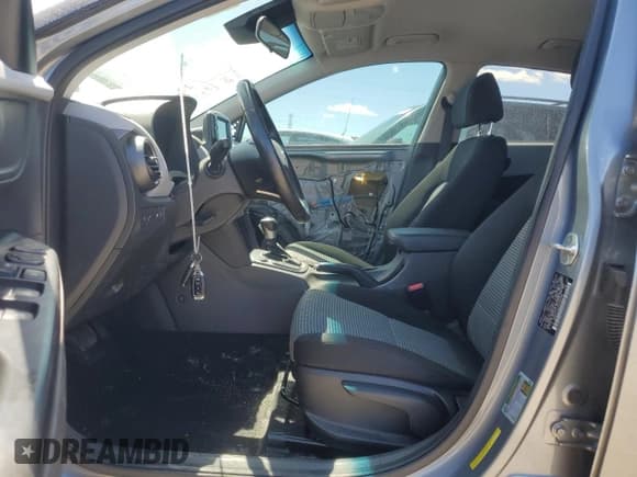 ✅ 2019 Hyundai Kona SEL • VIN: KM8K22AA2KU230586 • Лот: 52704374. Опубликован ранее на Copart с пробегом 55 757 миль. Бесплатный доступ к архиву аукционных продаж из США и подробный отчёт об истории автомобиля на DreamBid. Изображение 7.