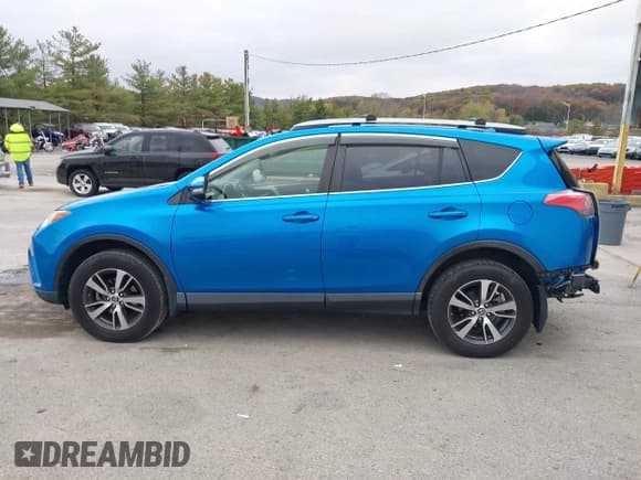 ✅ 2018 Toyota RAV4 XLE • VIN: JTMRFREVXJJ237542 • Lot: 43509272. Listed on IAAI with 84,302 mi. Free auction sales archive from the USA and detailed vehicle history report at DreamBid. Image 15.