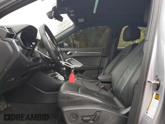 ✅ 2021 Audi Q3 Premium • VIN: WA1AUCF39M1124919 • Lot: 90135345. Wystawiony na Copart z przebiegiem 59 330 mil. Bezpłatny archiwum sprzedaży aukcyjnych z USA i szczegółowy raport historii pojazdu na DreamBid. Zdjęcie 7.