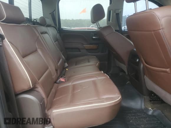 ✅ 2016 Chevrolet Silverado 1500 High Country • VIN: 3GCUKTEC2GG151654 • Lot: 81837595. Wystawiony na Copart z przebiegiem 108 036 mil. Bezpłatny archiwum sprzedaży aukcyjnych z USA i szczegółowy raport historii pojazdu na DreamBid. Zdjęcie 10.