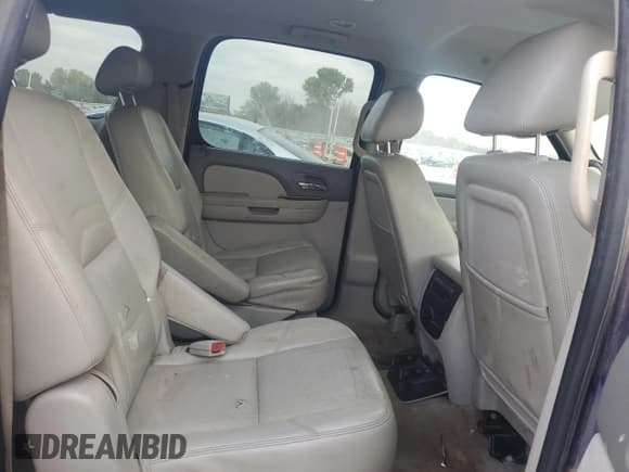 ✅ 2010 Chevrolet Suburban LTZ • VIN: 1GNUKKE36AR216773 • Lot: 74616484. Wystawiony na Copart z przebiegiem 247 900 mil. Bezpłatny archiwum sprzedaży aukcyjnych z USA i szczegółowy raport historii pojazdu na DreamBid. Zdjęcie 11.