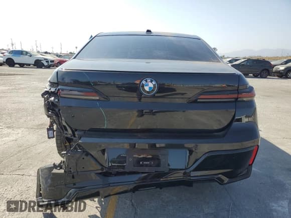 ✅ 2024 BMW i7 eDrive50 • VIN: WBY43EJ0XRCR21088 • Lot: 59026515. Wystawiony na Copart z przebiegiem 24 500 mil. Bezpłatny archiwum sprzedaży aukcyjnych z USA i szczegółowy raport historii pojazdu na DreamBid. Zdjęcie 6.