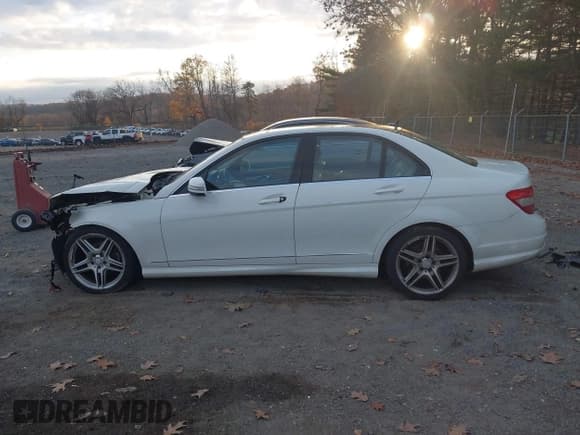 ✅ 2011 Mercedes-Benz C 300 Sport • VIN: WDDGF8BBXBR172888 • Лот: 43694651. Опубликован ранее на IAAI с пробегом 112 898 миль. Бесплатный доступ к архиву аукционных продаж из США и подробный отчёт об истории автомобиля на DreamBid. Изображение 15.