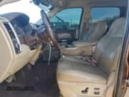 ✅ 2013 Ram 2500 Laramie • VIN: 3C6UR5NL0DG513572 • Lot: 95294495. Wystawiony na Copart z przebiegiem 276 428 mil. Bezpłatny archiwum sprzedaży aukcyjnych z USA i szczegółowy raport historii pojazdu na DreamBid. Zdjęcie 7.