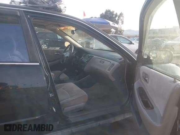 ✅ 2002 Honda Accord SE • VIN: 1HGCG668X2A154027 • Lot: 43826212. Listed on IAAI with 177,887 mi. Free auction sales archive from the USA and detailed vehicle history report at DreamBid. Image 5.