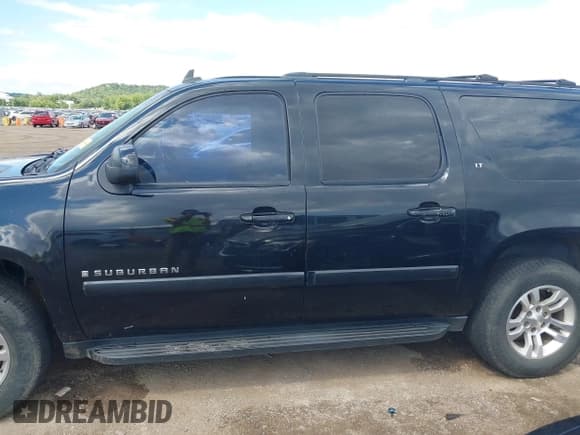 ✅ 2008 Chevrolet Suburban LTZ • VIN: 1GNFC160X8R252335 • Lot: 43109812. Wystawiony na IAAI z przebiegiem 324 571 mil. Bezpłatny archiwum sprzedaży aukcyjnych z USA i szczegółowy raport historii pojazdu na DreamBid. Zdjęcie 14.