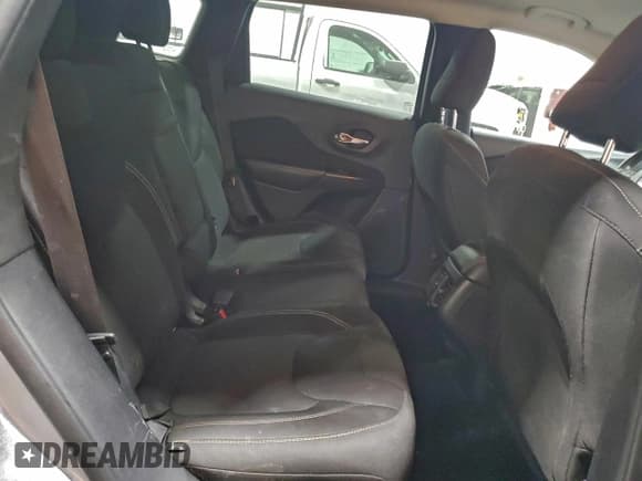 ✅ 2015 Jeep Cherokee Latitude • VIN: 1C4PJMCB9FW679224 • Лот: 93957045. Опубликован ранее на Copart с пробегом 169 271 миль. Бесплатный доступ к архиву аукционных продаж из США и подробный отчёт об истории автомобиля на DreamBid. Изображение 11.