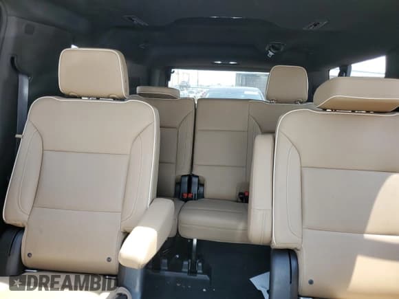 ✅ 2021 Chevrolet Suburban Premier • VIN: 1GNSCFKD7MR197552 • Lot: 62553504. Wystawiony na Copart z przebiegiem 51 613 mil. Bezpłatny archiwum sprzedaży aukcyjnych z USA i szczegółowy raport historii pojazdu na DreamBid. Zdjęcie 10.