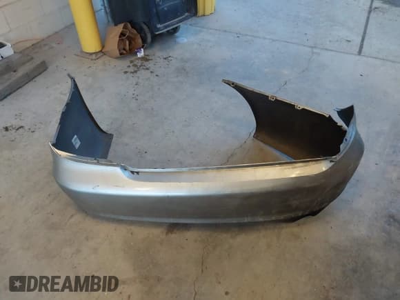 ✅ 2004 Toyota Camry SE • VIN: 4T1BE32K74U347698 • Lot: 43751300. Wystawiony na IAAI z przebiegiem 280 635 mil. Bezpłatny archiwum sprzedaży aukcyjnych z USA i szczegółowy raport historii pojazdu na DreamBid. Zdjęcie 12.