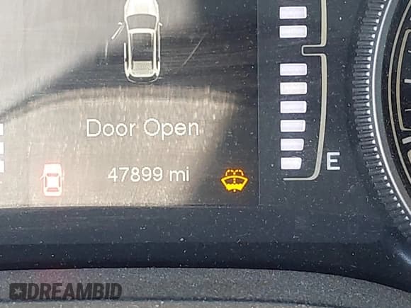 ✅ 2018 Jeep Cherokee Latitude • VIN: 1C4PJMCB5JD575754 • Lot: 43616882. Wystawiony na IAAI z przebiegiem 47 899 mil. Bezpłatny archiwum sprzedaży aukcyjnych z USA i szczegółowy raport historii pojazdu na DreamBid. Zdjęcie 14.