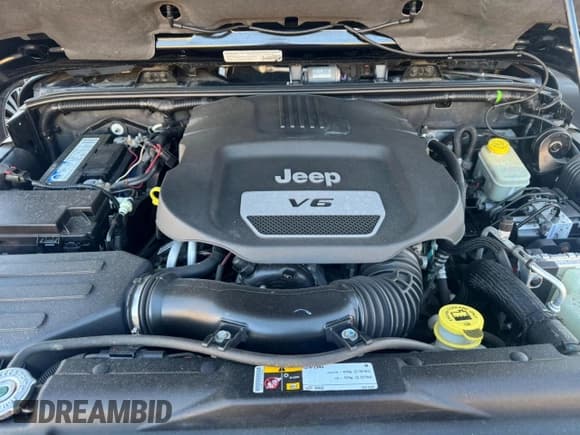 ✅ 2014 Jeep Wrangler Unlimited Sahara • VIN: 1C4BJWEG2EL210636 • Lot: 88577885. Wystawiony na Copart z przebiegiem 115 501 mil. Bezpłatny archiwum sprzedaży aukcyjnych z USA i szczegółowy raport historii pojazdu na DreamBid. Zdjęcie 7.