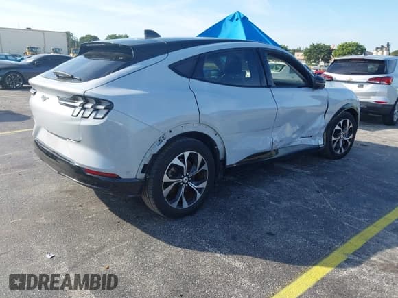 ✅ 2023 Ford Mustang Mach-E Premium • VIN: 3FMTK3SU1PMA83787 • Лот: 43855839. Опубликован ранее на IAAI с пробегом 27 931 миль. Бесплатный доступ к архиву аукционных продаж из США и подробный отчёт об истории автомобиля на DreamBid. Изображение 4.