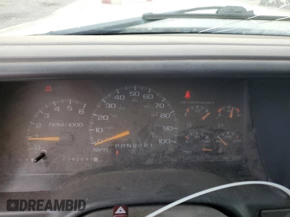 1999 Chevrolet Tahoe Z71 с VIN 1GNEK13R2XJ307813, выставлен на аукционе Copart как лот 82113345 с пробегом 240 647 миль миль и Списание • Salvage title. История ставок и продаж доступна на DreamBid. Изображение 9.