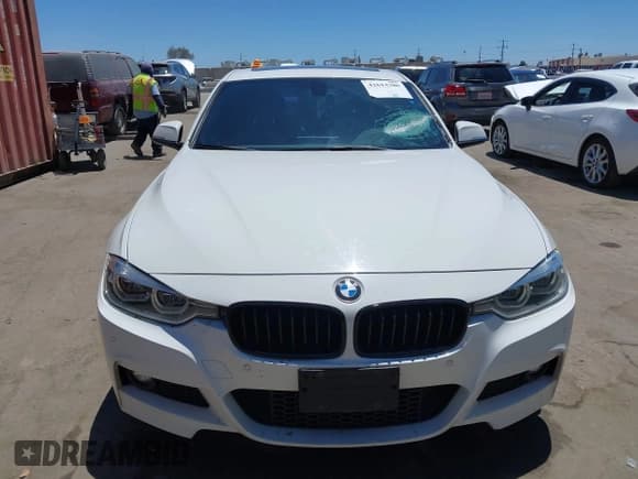 ✅ 2018 BMW 3 Series 340i • VIN: WBA8B3C56JK384584 • Lot: 42614380. Wystawiony na IAAI z przebiegiem 107 892 mil. Bezpłatny archiwum sprzedaży aukcyjnych z USA i szczegółowy raport historii pojazdu na DreamBid. Zdjęcie 12.