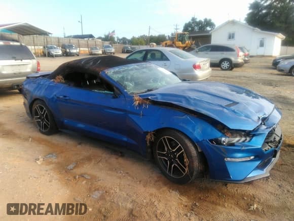 ✅ 2018 Ford Mustang EcoBoost Premium • VIN: 1FATP8UH6J5117678 • Лот: 43251624. Опубликован ранее на IAAI с пробегом 101 903 миль. Бесплатный доступ к архиву аукционных продаж из США и подробный отчёт об истории автомобиля на DreamBid. Изображение 1.