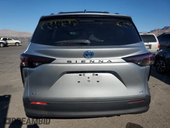 ✅ 2025 Toyota Sienna LE • VIN: 5TDKRKEC9SS236224 • Lot: 86702705. Listed on Copart with 19,997 mi. Free auction sales archive from the USA and detailed vehicle history report at DreamBid. Image 6.