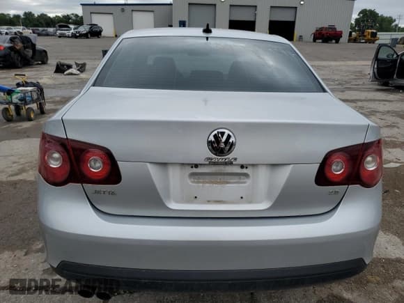 ✅ 2010 Volkswagen Jetta SE • VIN: 3VWRZ7AJ4AM070321 • Lot: 61336945. Wystawiony na Copart z przebiegiem 156 696 mil. Bezpłatny archiwum sprzedaży aukcyjnych z USA i szczegółowy raport historii pojazdu na DreamBid. Zdjęcie 6.