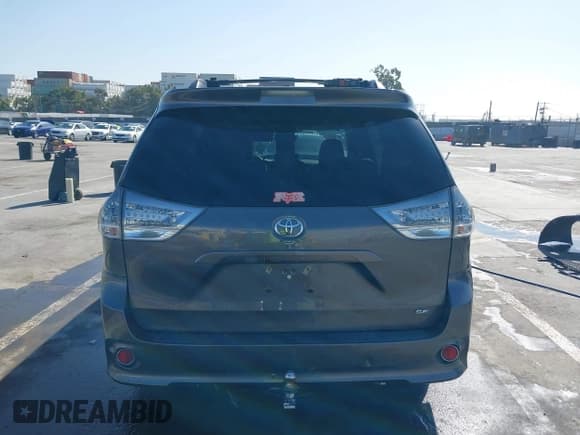 ✅ 2012 Toyota Sienna SE • VIN: 5TDXK3DCXCS233593 • Lot: 41959611. Listed on IAAI with 85,558 mi. Free auction sales archive from the USA and detailed vehicle history report at DreamBid. Image 17.