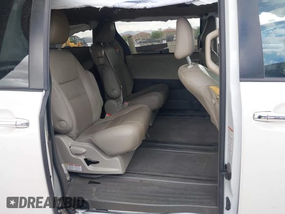 ✅ 2017 Toyota Sienna XLE Auto Access Seat • VIN: 5TDYZ3DC5HS859494 • Lot: 42807090. Listed on IAAI with Not provided. Free auction sales archive from the USA and detailed vehicle history report at DreamBid. Image 8.