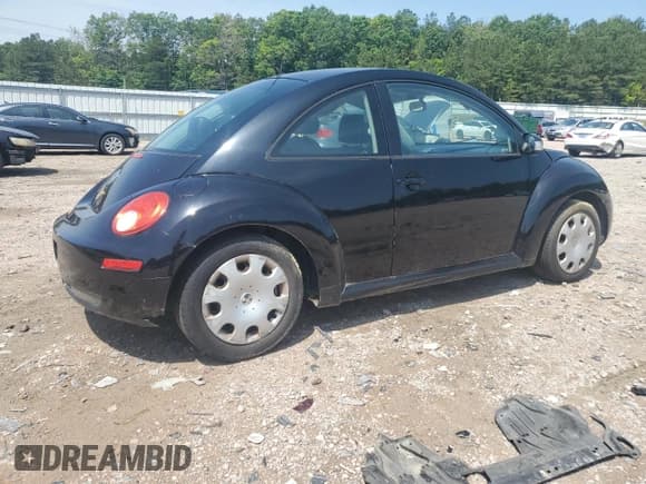 ✅ 2010 Volkswagen Beetle • VIN: 3VWPG3AG1AM018462 • Lot: 56593745. Wystawiony na Copart z przebiegiem 146 172 mil. Bezpłatny archiwum sprzedaży aukcyjnych z USA i szczegółowy raport historii pojazdu na DreamBid. Zdjęcie 3.