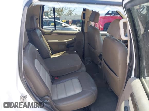 ✅ 2002 Ford Explorer Eddie Bauer • VIN: 1FMDU64EX2UB59632 • Lot: 42381959. Wystawiony na IAAI z przebiegiem 326 198 mil. Bezpłatny archiwum sprzedaży aukcyjnych z USA i szczegółowy raport historii pojazdu na DreamBid. Zdjęcie 8.