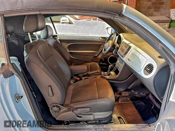 ✅ 2013 Volkswagen Beetle 2.5L • VIN: 3VW5P7AT3DM816624 • Лот: 95691215. Опубликован ранее на Copart с пробегом 51 422 миль. Бесплатный доступ к архиву аукционных продаж из США и подробный отчёт об истории автомобиля на DreamBid. Изображение 5.