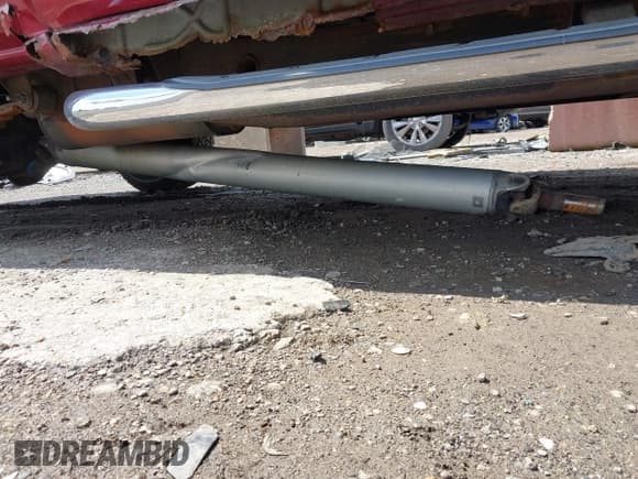 ✅ 2005 Chevrolet Silverado 2500HD LS • VIN: 1GCHK23UX5F970479 • Lot: 42342835. Wystawiony na IAAI z przebiegiem 259 879 mil. Bezpłatny archiwum sprzedaży aukcyjnych z USA i szczegółowy raport historii pojazdu na DreamBid. Zdjęcie 18.