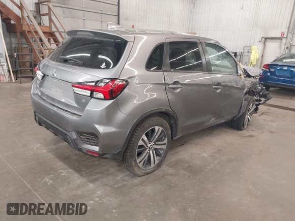 ✅ 2021 Mitsubishi Outlander ES • VIN: JA4ARUAU1MU024044 • Lot: 43017856. Listed on IAAI with 82,276 mi. Free auction sales archive from the USA and detailed vehicle history report at DreamBid. Image 4.