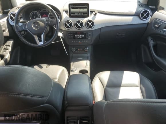 ✅ 2014 Mercedes-Benz B Electric Drive • VIN: WDDVP9AB5EJ003358 • Lot: 60154845. Wystawiony na Copart z przebiegiem 144 522 mil. Bezpłatny archiwum sprzedaży aukcyjnych z USA i szczegółowy raport historii pojazdu na DreamBid. Zdjęcie 8.