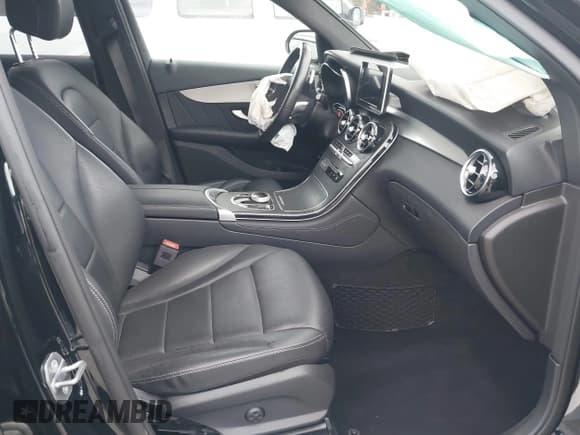 ✅ 2019 Mercedes-Benz GLC 300 • VIN: WDC0G4KBXKF593247 • Лот: 41913203. Опубликован ранее на IAAI с пробегом 30 833 миль. Бесплатный доступ к архиву аукционных продаж из США и подробный отчёт об истории автомобиля на DreamBid. Изображение 5.