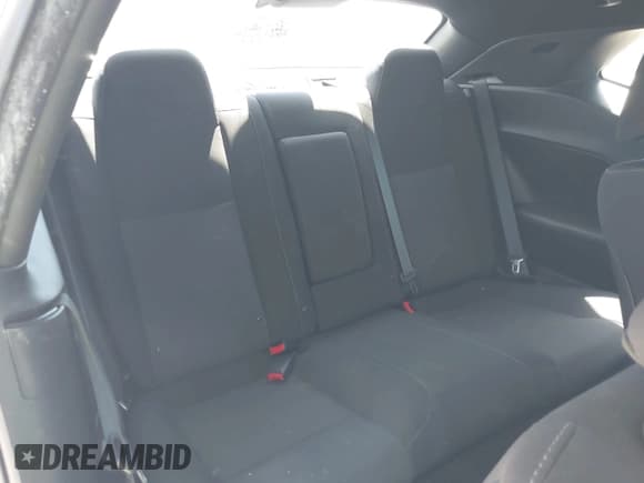 ✅ 2015 Dodge Challenger R/T • VIN: 2C3CDZAT4FH816717 • Lot: 43113796. Wystawiony na IAAI z przebiegiem 69 791 mil. Bezpłatny archiwum sprzedaży aukcyjnych z USA i szczegółowy raport historii pojazdu na DreamBid. Zdjęcie 8.