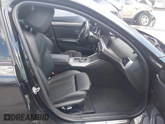 ✅ 2023 BMW 3 Series M340i • VIN: 3MW49FS08P8D67071 • Lot: 43072102. Wystawiony na IAAI z przebiegiem 36 193 mil. Bezpłatny archiwum sprzedaży aukcyjnych z USA i szczegółowy raport historii pojazdu na DreamBid. Zdjęcie 5.