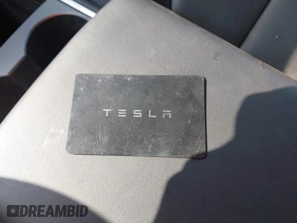 ✅ 2024 Tesla Model Y • VIN: 7SAYGDED5RF111095 • Lot: 43529040. Wystawiony na IAAI z przebiegiem 46 045 mil. Bezpłatny archiwum sprzedaży aukcyjnych z USA i szczegółowy raport historii pojazdu na DreamBid. Zdjęcie 11.